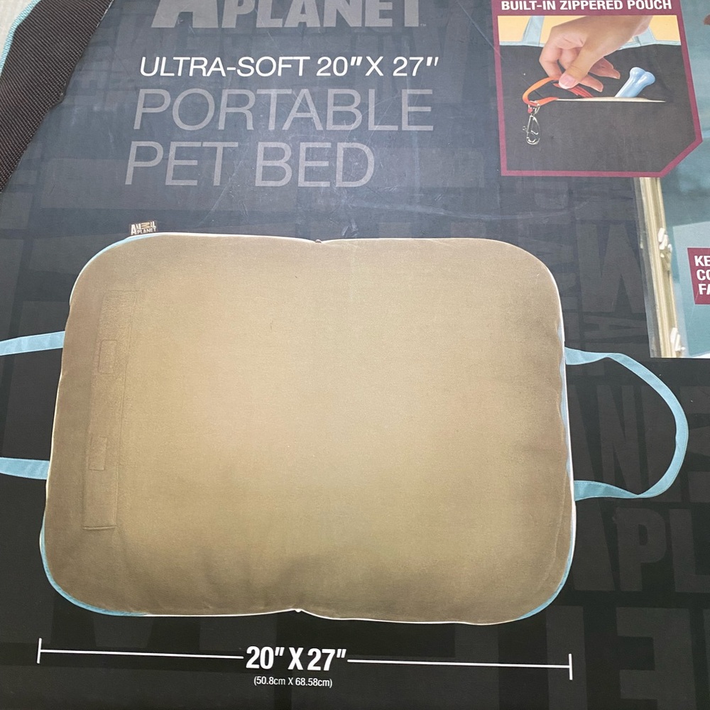 Pet bed 🐶 🐩 new never open or use - Picture 4 of 7